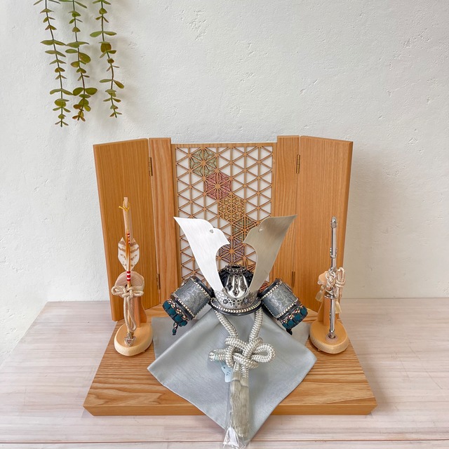 匠　8号　黒小札グレー縅糸　麻の葉飾り台