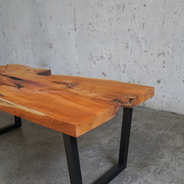 一位の一枚板 ローテーブル