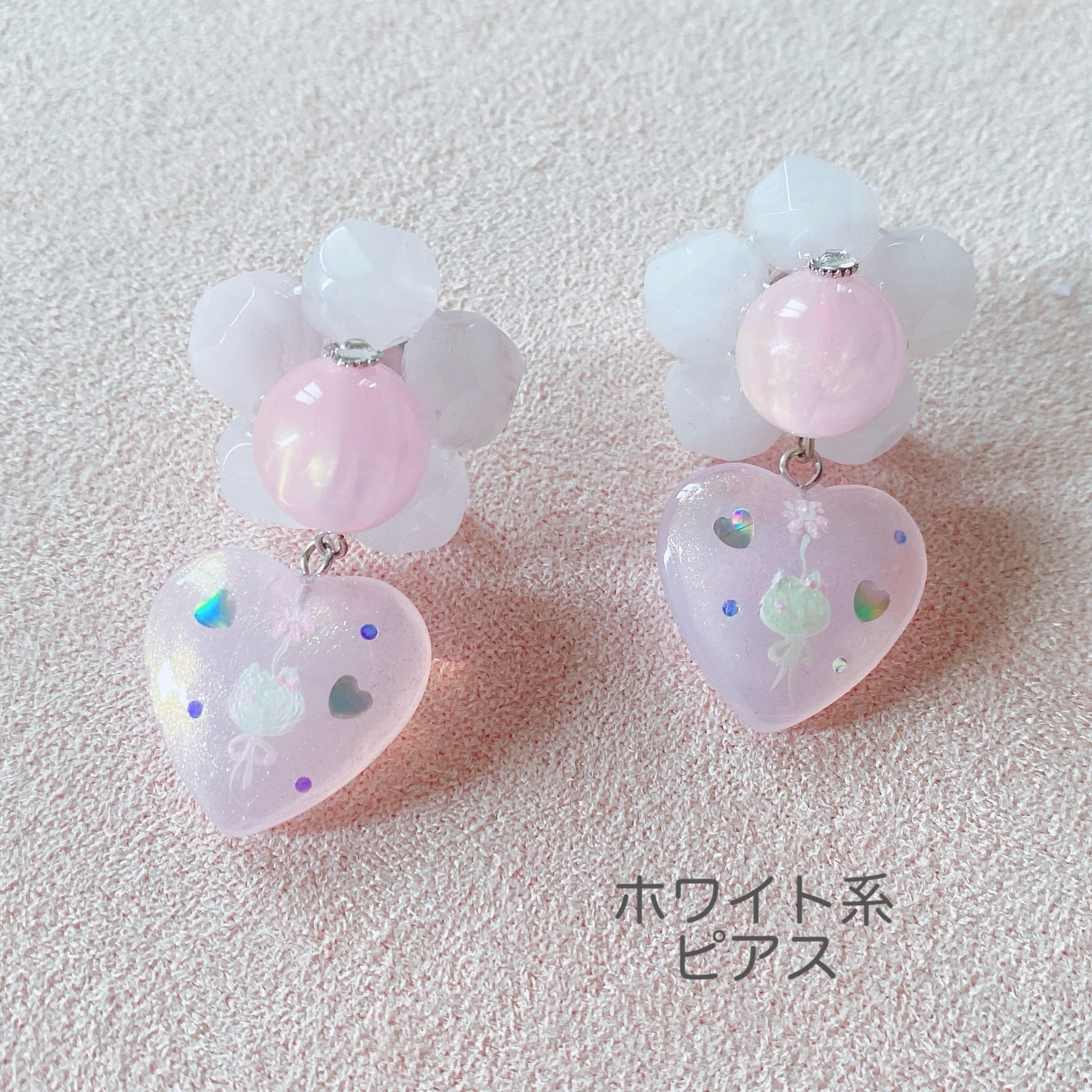 My Little Kittie ꙳ 天然石×handpaint 耳飾り (ホワイト系)