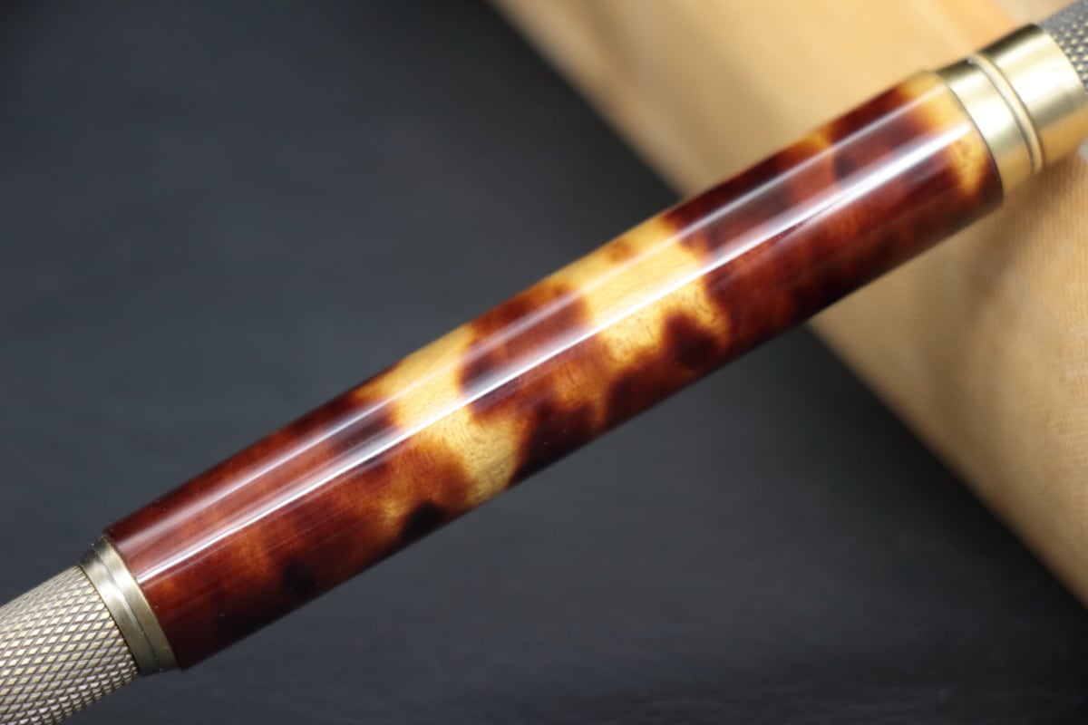 至高の素材 伝統工芸 長崎べっ甲・Alchymia Antique」木軸ボールペン