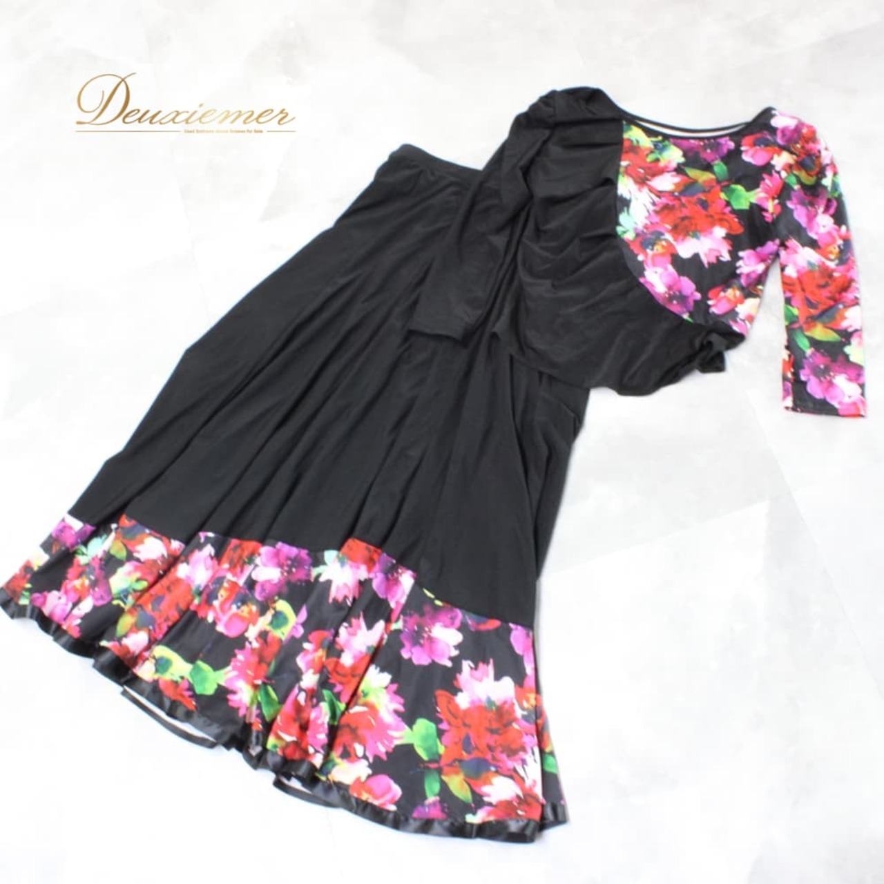 社交ダンス 衣装 スタンダード 上下セット ツーピース レッスンウェア パーティ衣装 Leirena ブラック系 レッド系 ピンク系 パープル系 ブルー系 グリーン系 イエロー系 モダン 競技 ダンス トップス スカート ワンショルダー風 フラワープリント 花柄 変形デザイン アシンメトリー風 ブラック ベース レッド フレアスカート リメイク風 スカート裾フレア ダンスレッスン 練習着 発表会 ラテンダンスではない スタンダード用 ロングスリーブ カットソー伸縮性あり ウエストゴム 伸縮素材