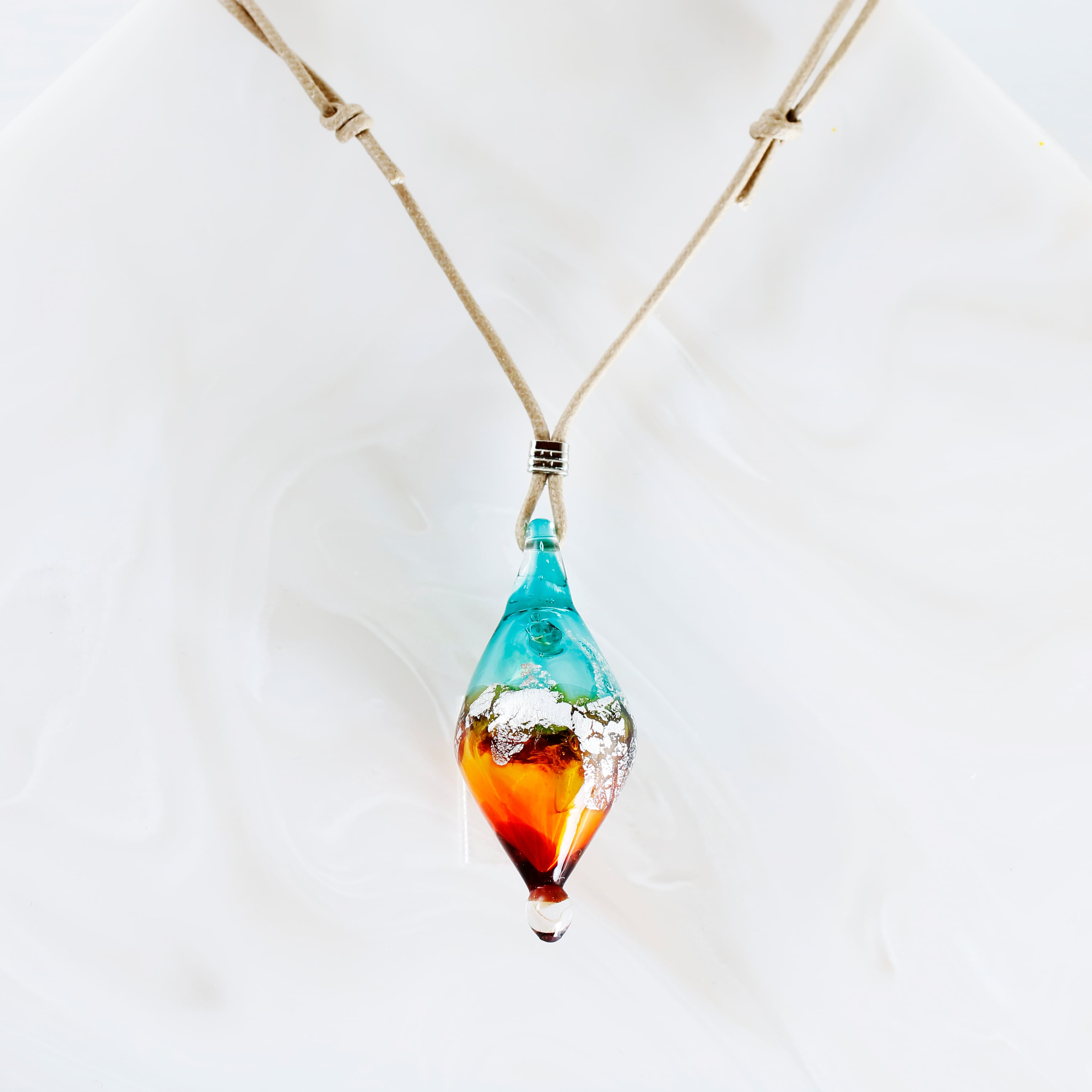 ホロンクリスタル　麻紐ペンダント 水晶宝珠絹紐ネックレス(RED(5)): 『岩座(いわくら)』公式通販