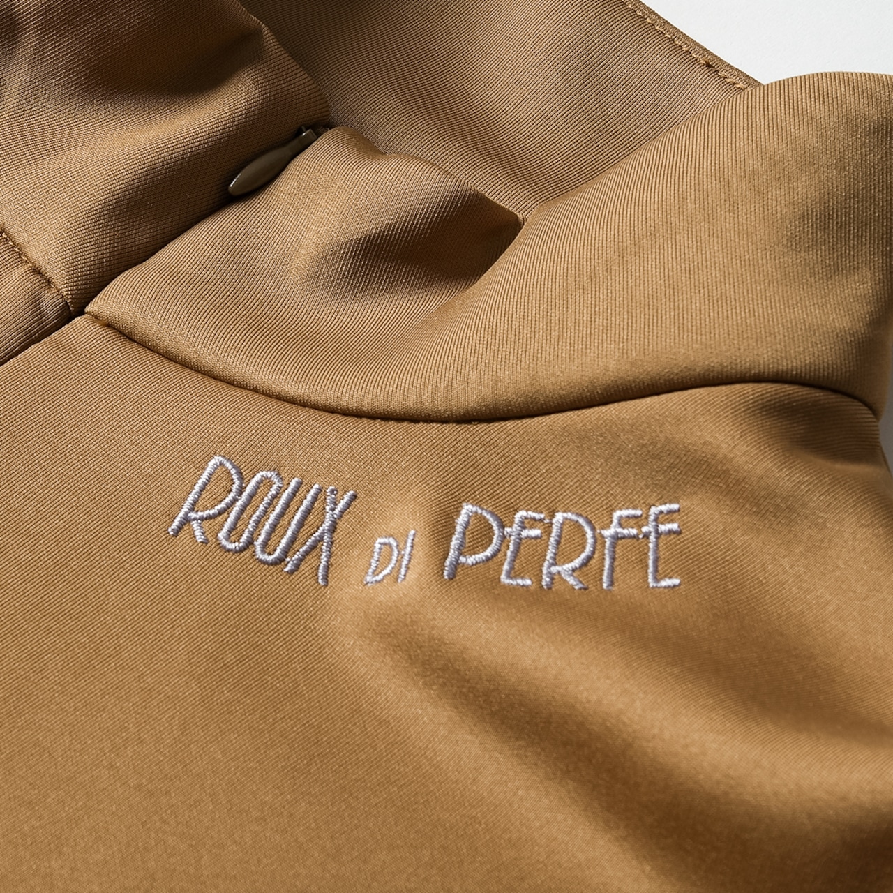 スタンドカラートップス