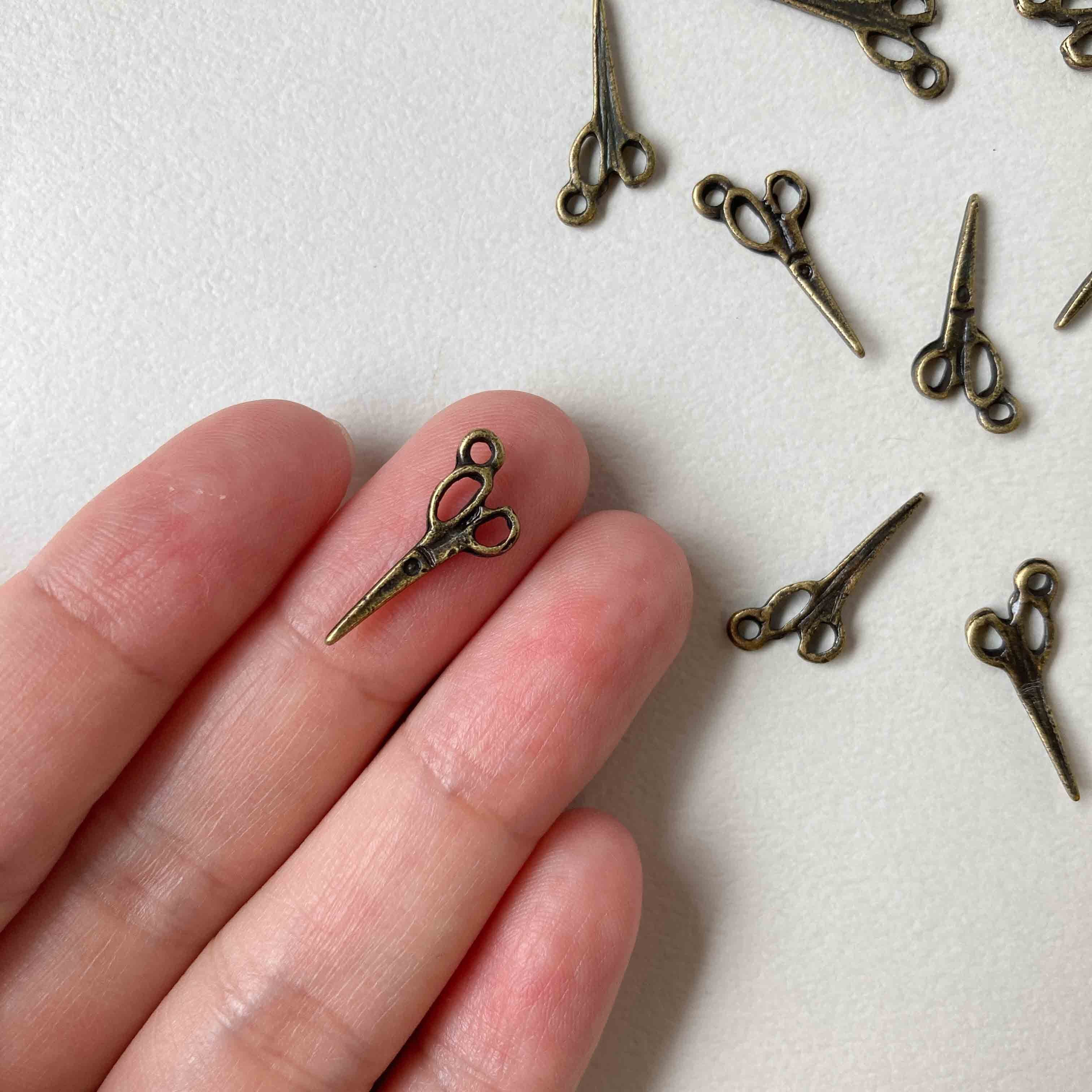 アンティーク風 ミニはさみチャーム | Dua-アクセサリーパーツショップ