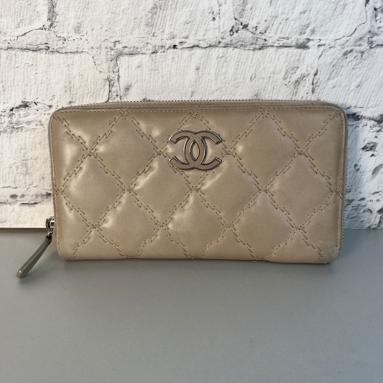 CHANEL シャネル ココマーク ウルトラステッチ  ラムスキン 財布 ベージュ A-8965