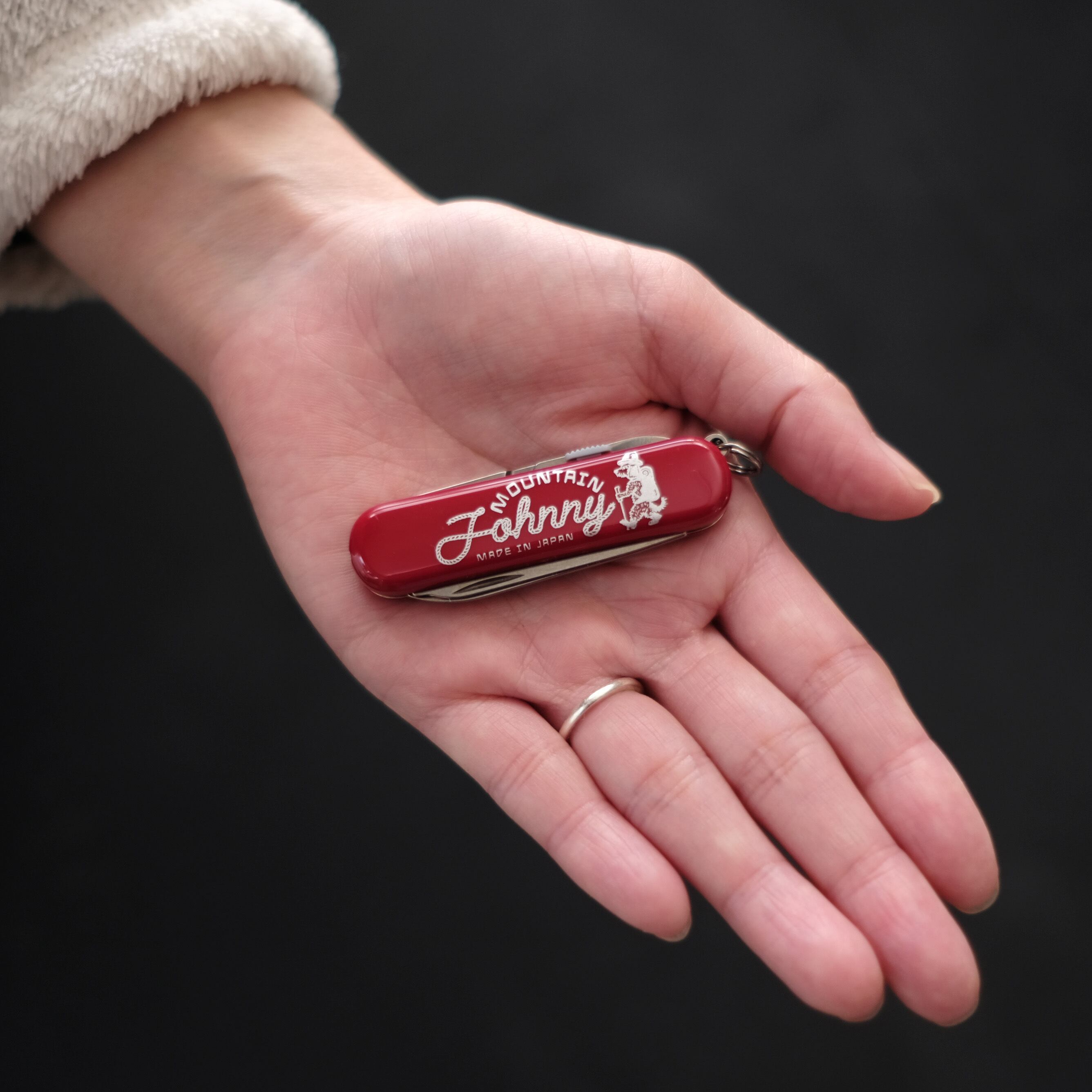 Victorinox Signature Light | MOUNTAIN JOHNNY