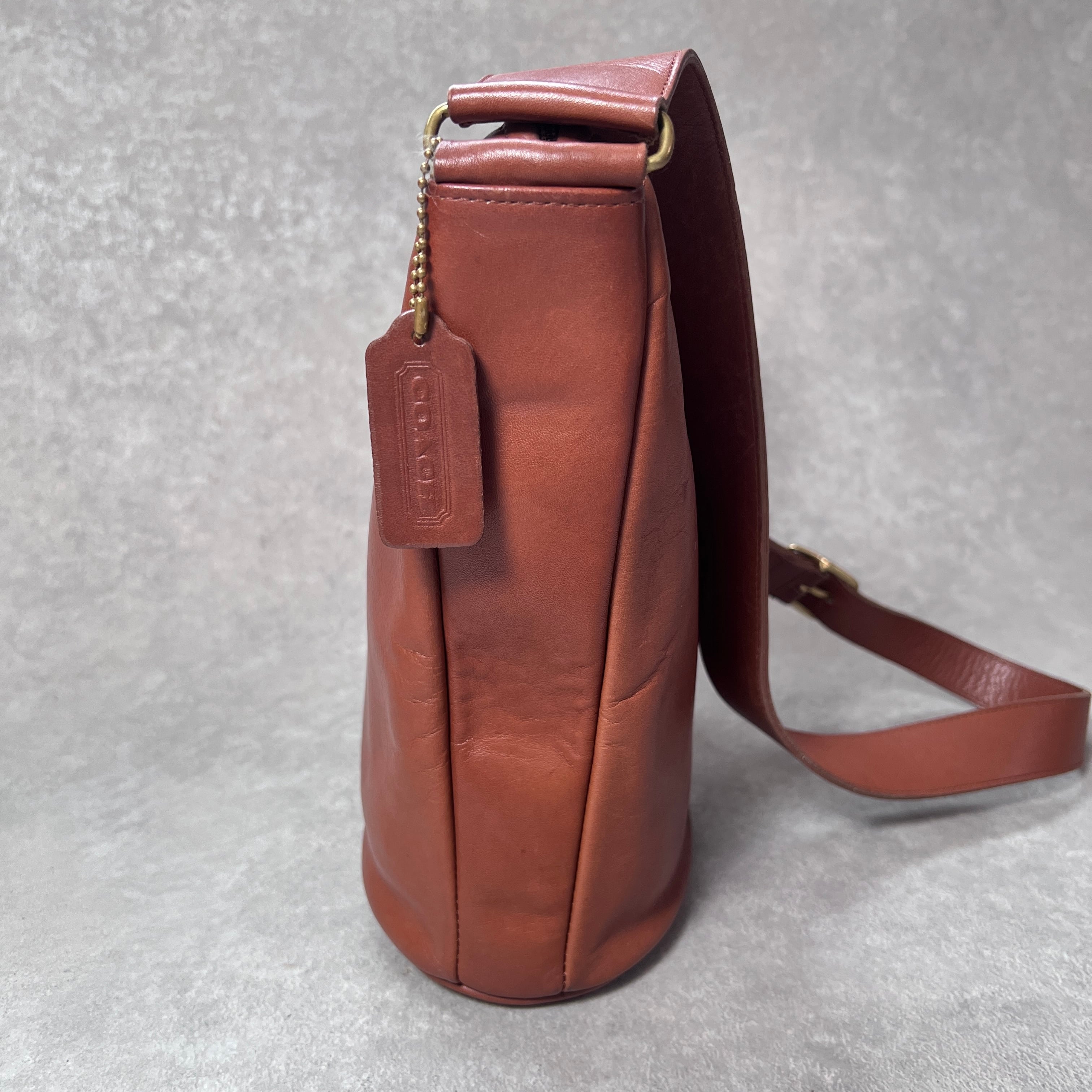 USED】COACH ショルダーバッグ《 80s USA製 オールドコーチ 4128 タン