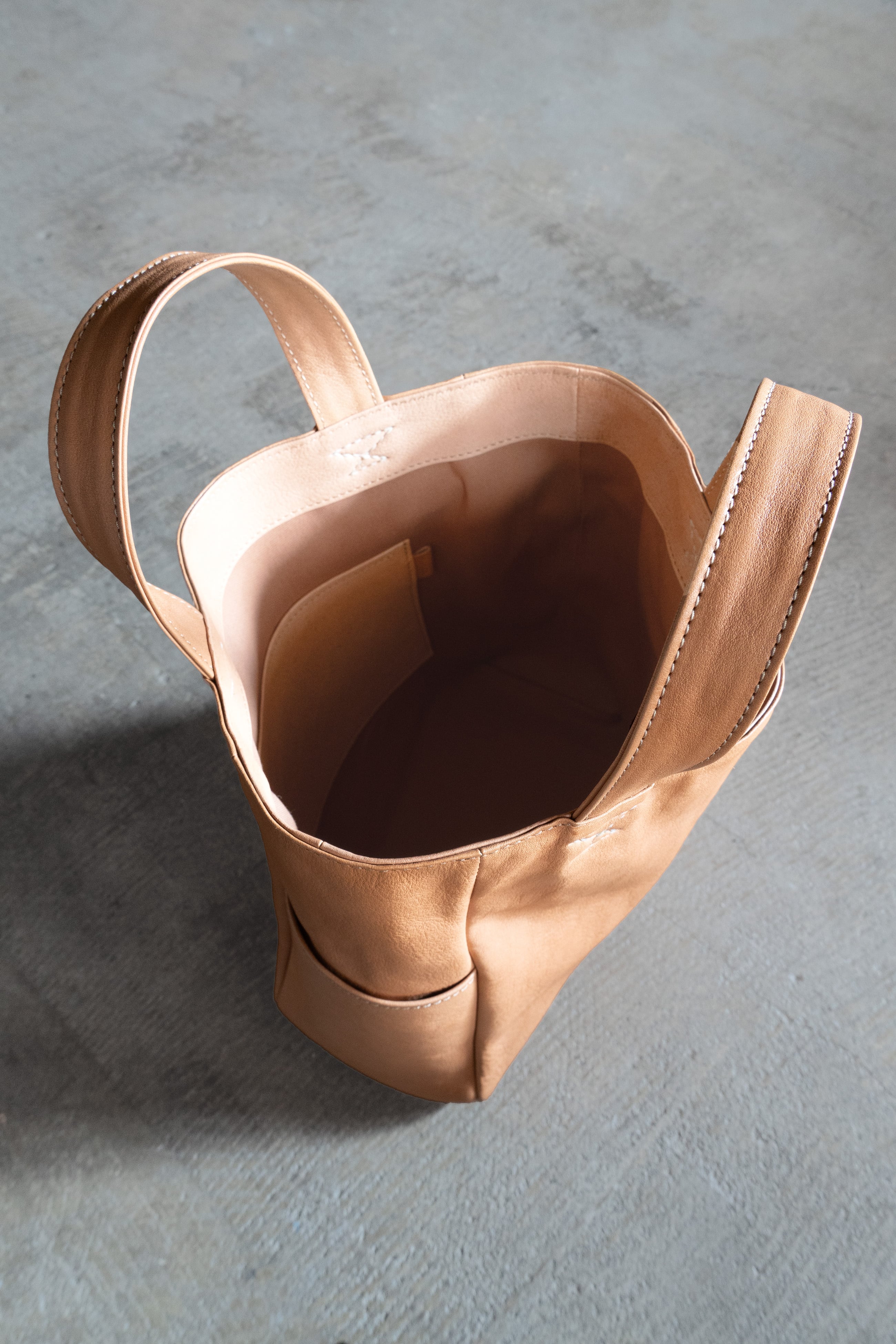 Xmasギフト対象】Tote bag 01 / M【送料無料】 | 高級皮革ならminca