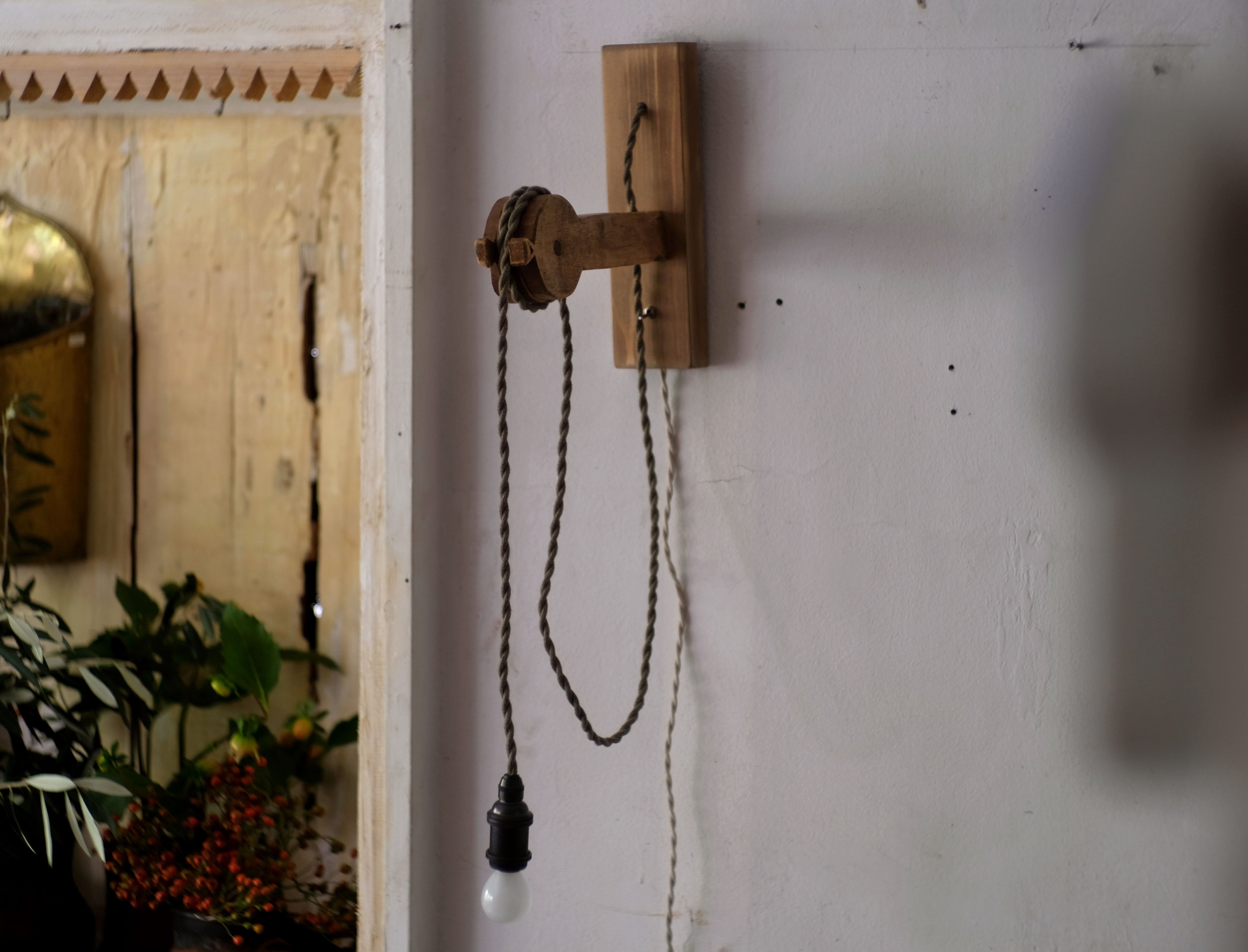 LAMP]壁掛け滑車ランプ | はいいろオオカミ＋花屋西別府商店