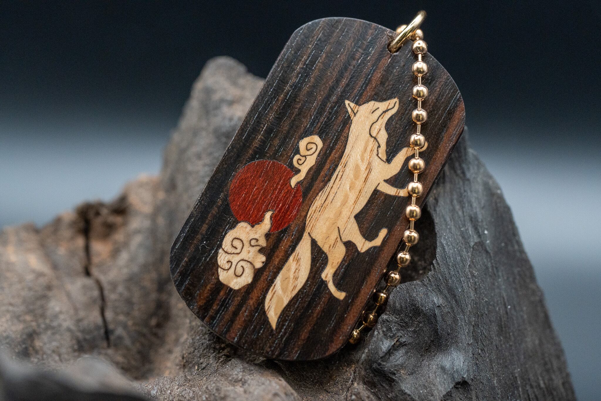 【 褐色と漆黒の縞模様 】 縞黒檀 ドッグタグ 象嵌 十五夜きつね