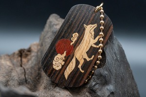 【 褐色と漆黒の縞模様 】 縞黒檀 ドッグタグ 象嵌 十五夜きつね