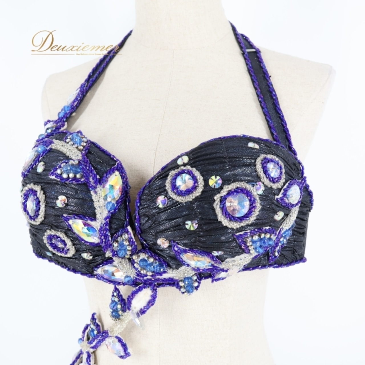 ベリーダンス オリエンタル 衣装 上下セット グリーン系 光沢 ラインストーン ビーズ ストレッチ 伸縮 高級感 スリット 華やか 装飾 豪華 煌びやか ストーン ダンス衣装 アーム 腕飾り トップス スカート ステージ 舞台 ゴージャス パープル系 ブルー系