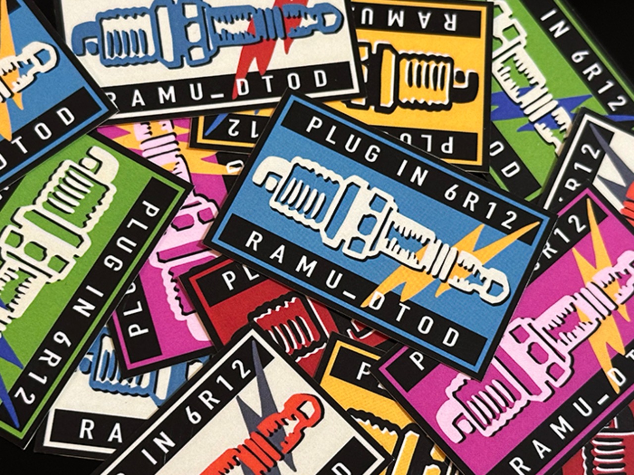 PLUG STICKER 1枚 | and_ramu
