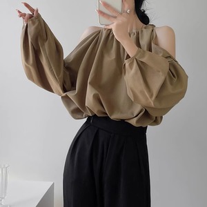 レディース トップス ブラウス プルオーバー 長袖 萌袖 オフショルダー ワイド オーバーサイズ 薄手 かわいい 大人可愛い きれいめ シンプル カジュアル 上品 おしゃれ かっこいい レトロ こなれ感 ラフ ガーリー ルーズ 個性的 クール モード系 エレガント モダン 主役級 存在感 とろみ感 抜け感 ラブリー キュート ロマンティック ナチュラル お出かけ イベント リゾート 女子会 休日 バカンス ショッピング コンパ コーデ 体型カバー モテ トレンド インスタ映え S M L ゆったり ゆる