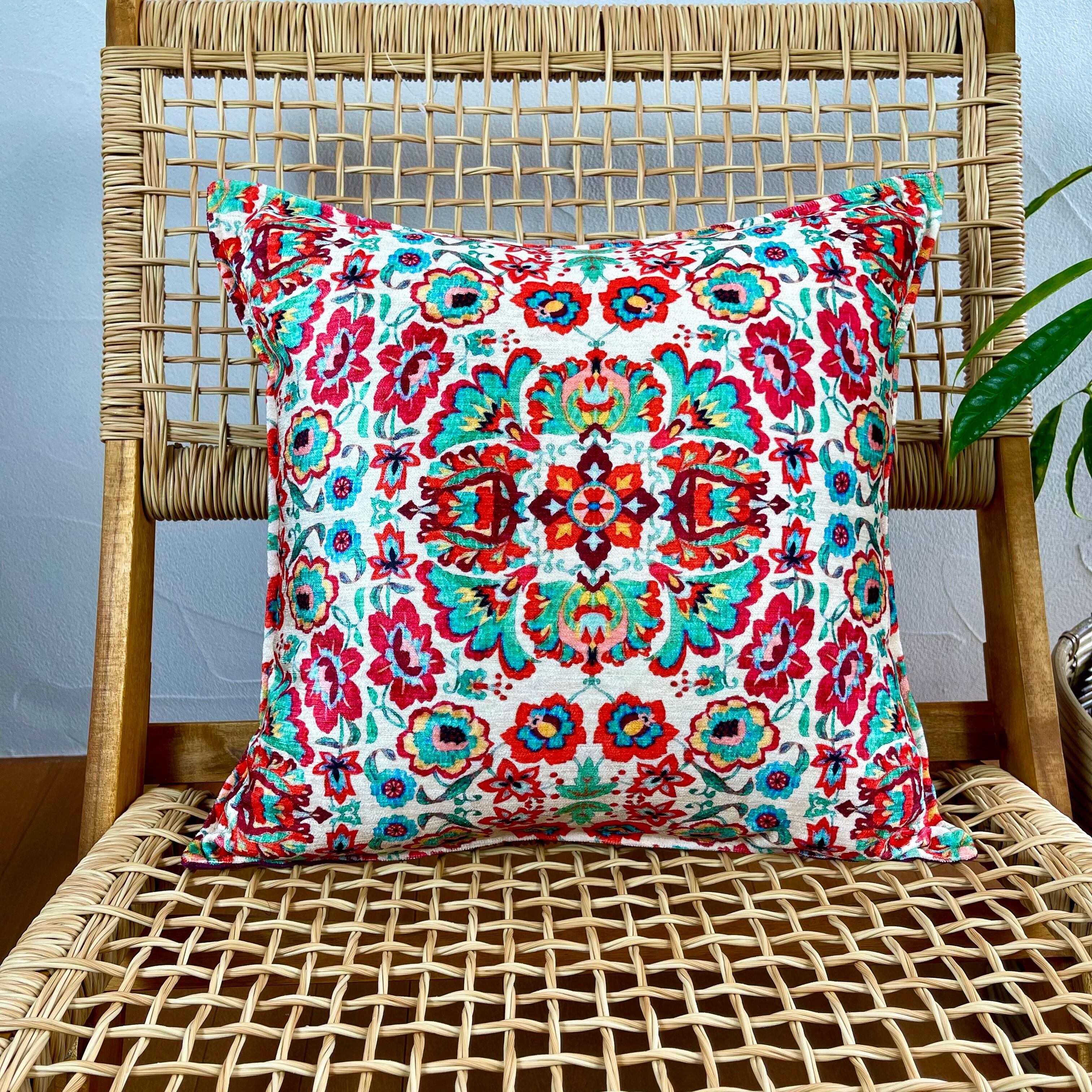 トルコ 遊牧民織物×刺繍 クッションカバー3枚 新作入荷‼︎”トルコシュニール織スザンニ柄(トルコの桜とその他の花々