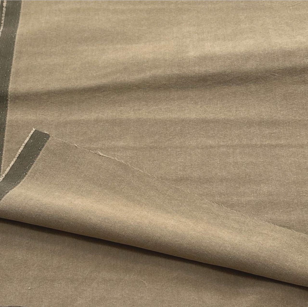 TC200◆2m◆L◆インポート◆ポリアミドポリエステル混ピーチスキン生地◆スモークカーキ系