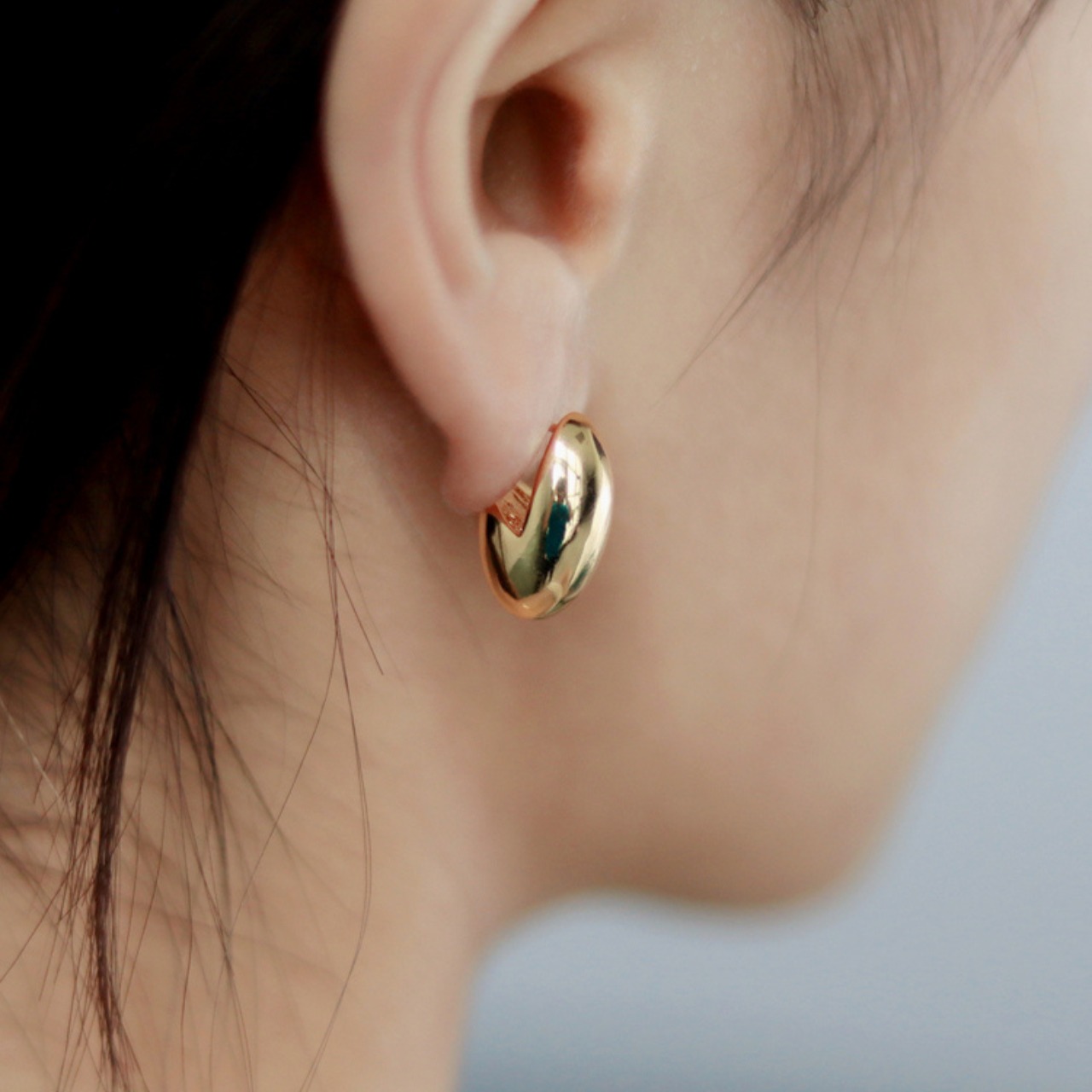 simple gold earrings　T6052