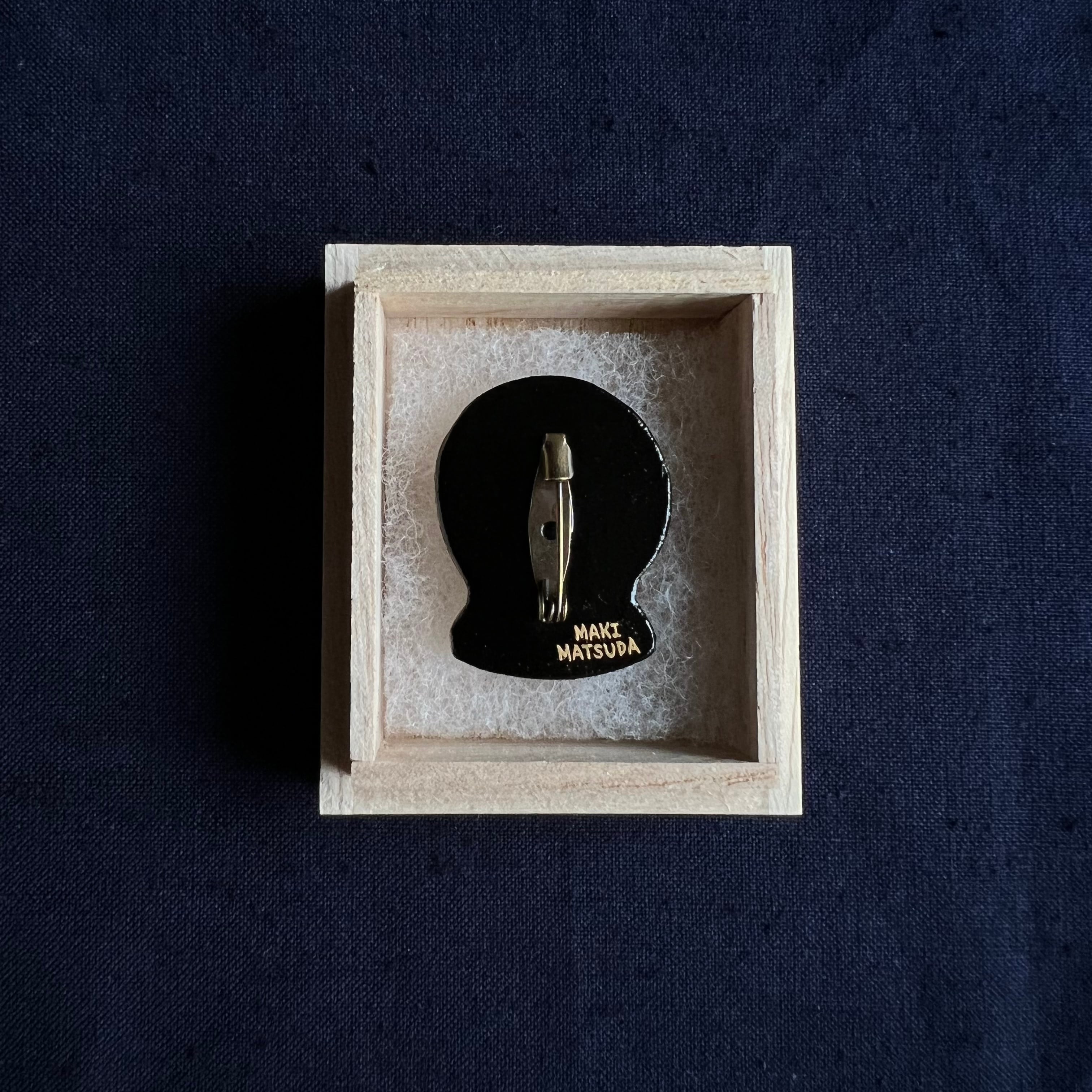 蒔絵ブローチ スノードーム | 漆ギャラリー 青海波