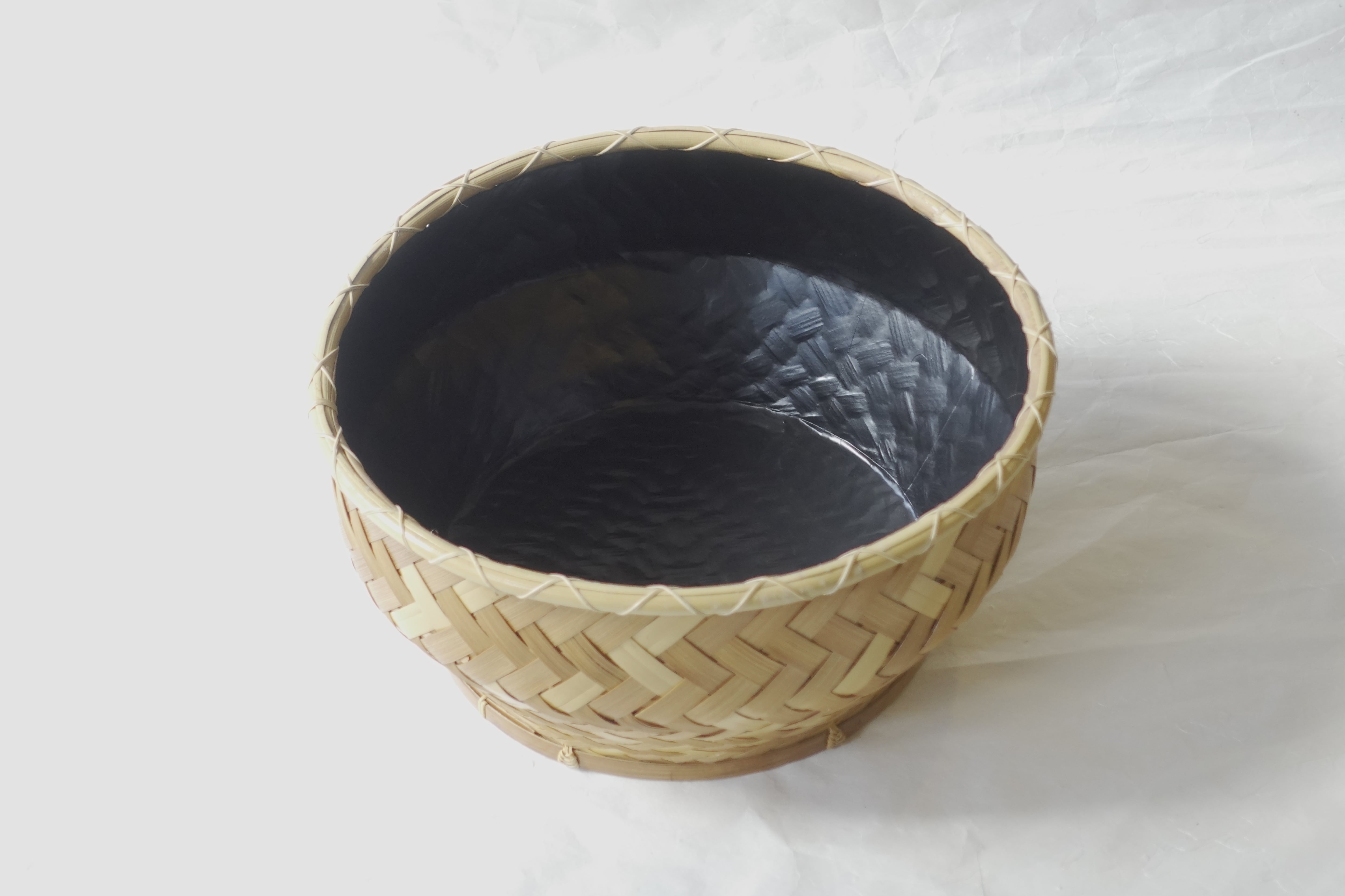 日本製 竹宝斉 作 淡々斎好写 炭斗(すみとり) 炉用 独楽 日本製 竹宝斉 作 淡々斎好写 炭斗(すみとり) 炉用 独楽