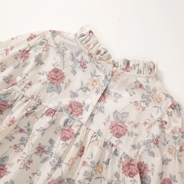 【取寄】お上品なフリルハイネックの花柄ブラウス