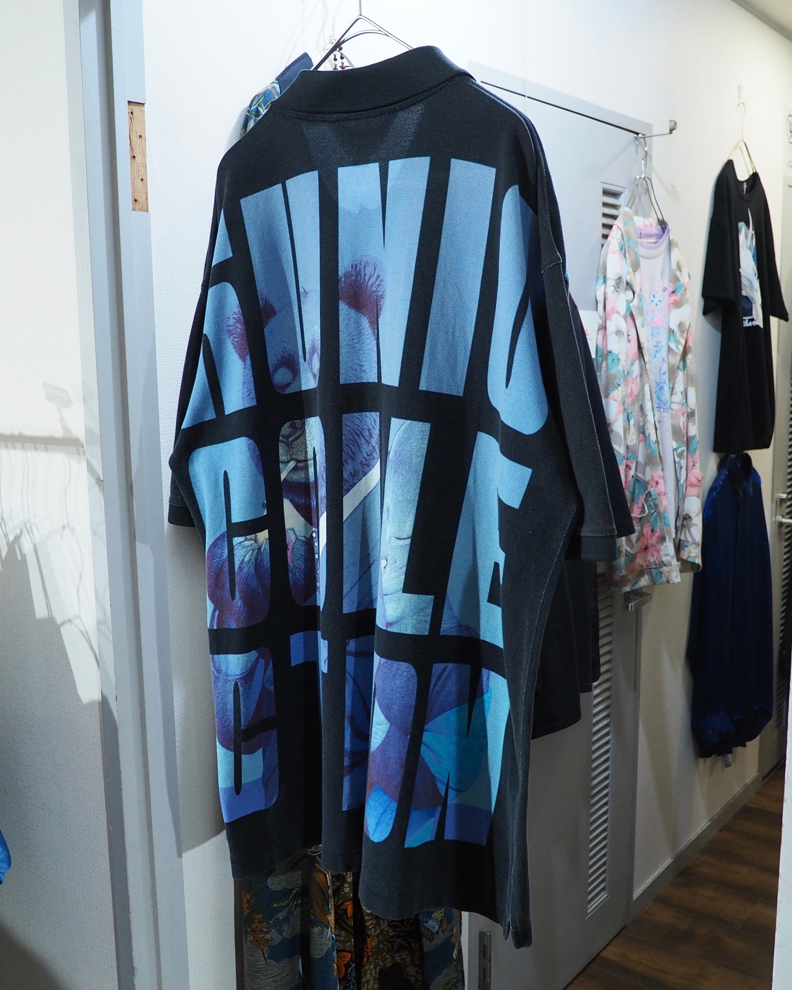 1990s " KUNIO COLLECTION ‐ 抱擁 " Graphic printed vintage SS polo Shirt