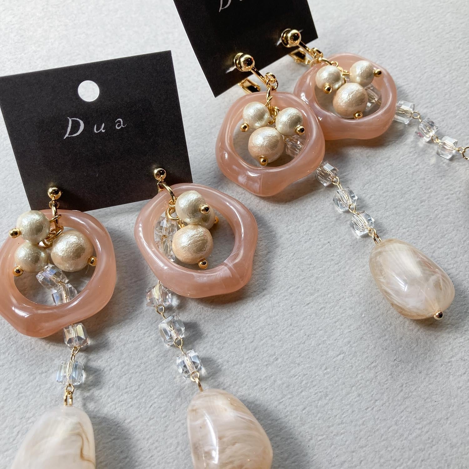 ピンクベージュのゆらゆら〈ピアス/イヤリング〉 | Dua-アクセサリー
