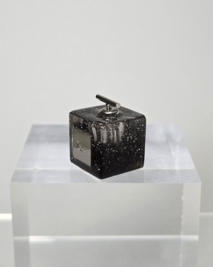 PERFUME CUBE. [black-lame]