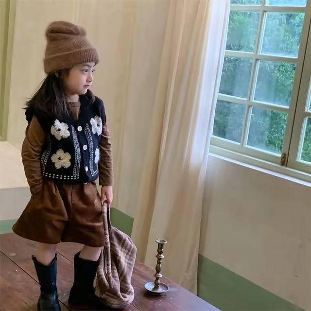 【取寄】お花が目を引くニットベスト