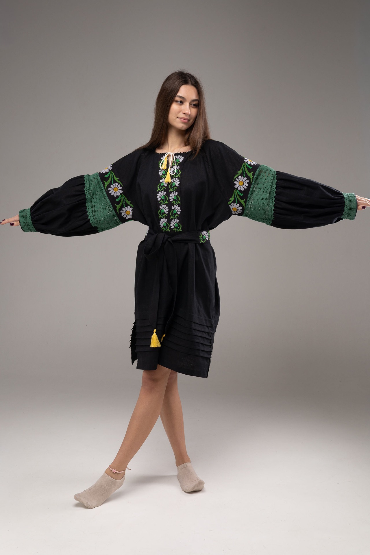 ウクライナ刺繍ヴィシヴァンカ　バルーン袖　手刺繍　麻　レディース・フリーサイズ - 1