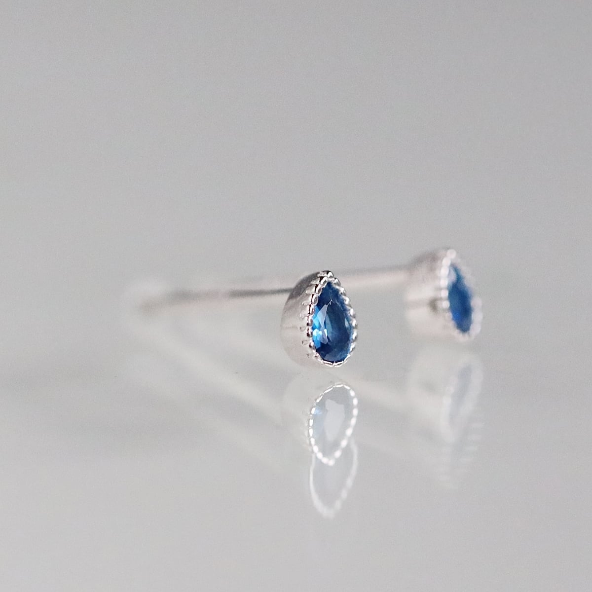 ☆*☆様 天然石ブルーサファイアピアス全長6センチ 楽天市場】【ポイント2倍】ブルーサファイア 0.1ct メンズピアス