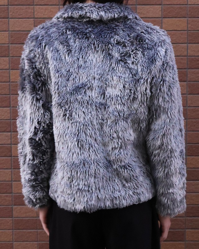 Clip button fur blouson