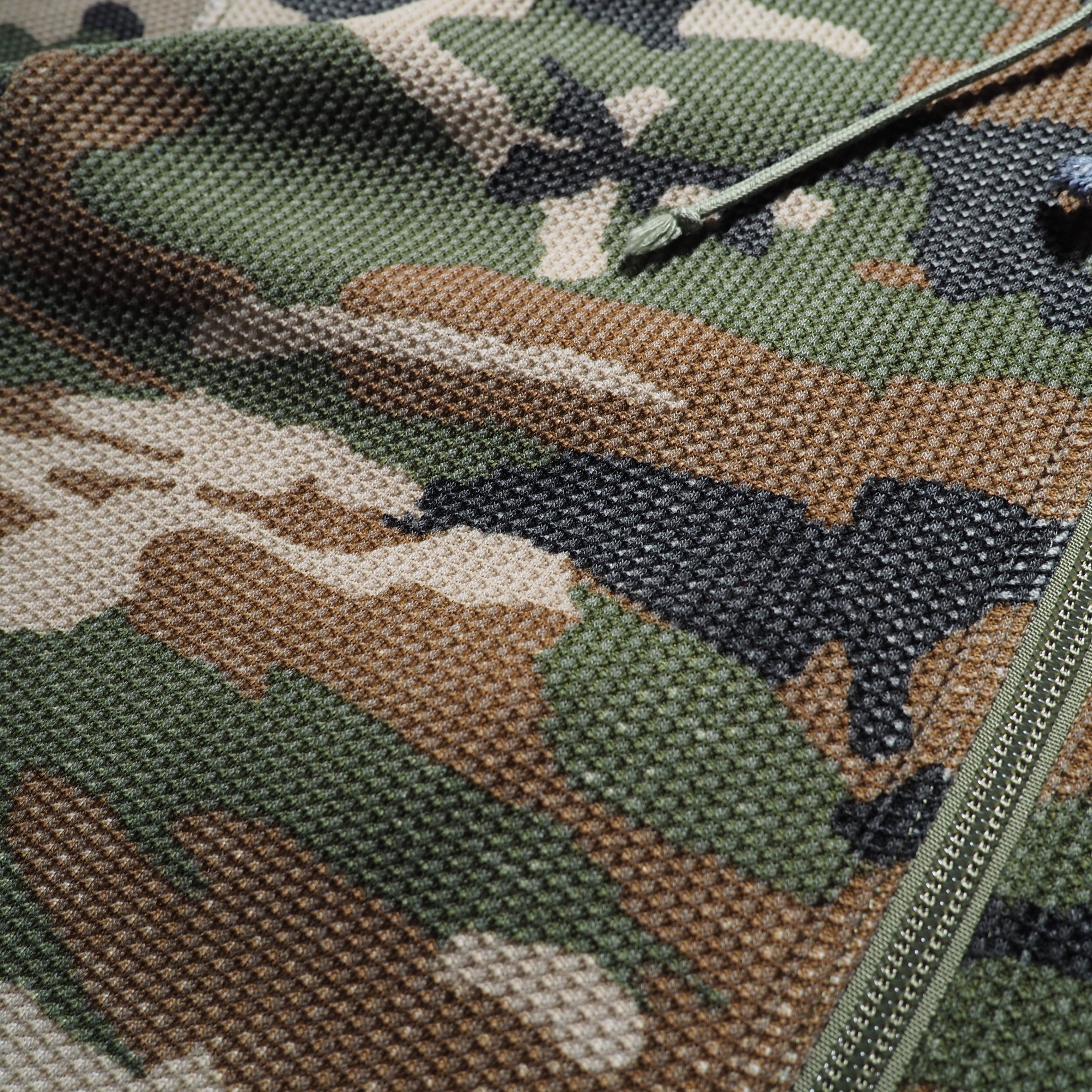 ” Columbia Titanium ” camouflage pattern thermal full zip Parker