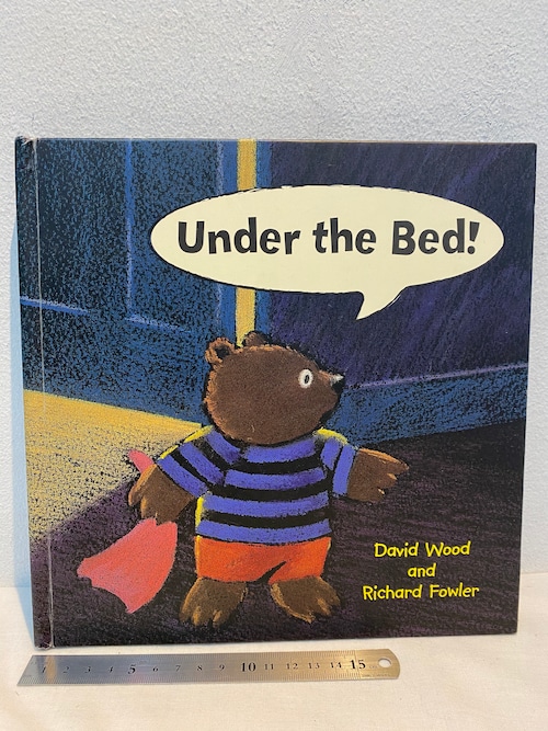 洋書　a pop-up book  Under the bed  