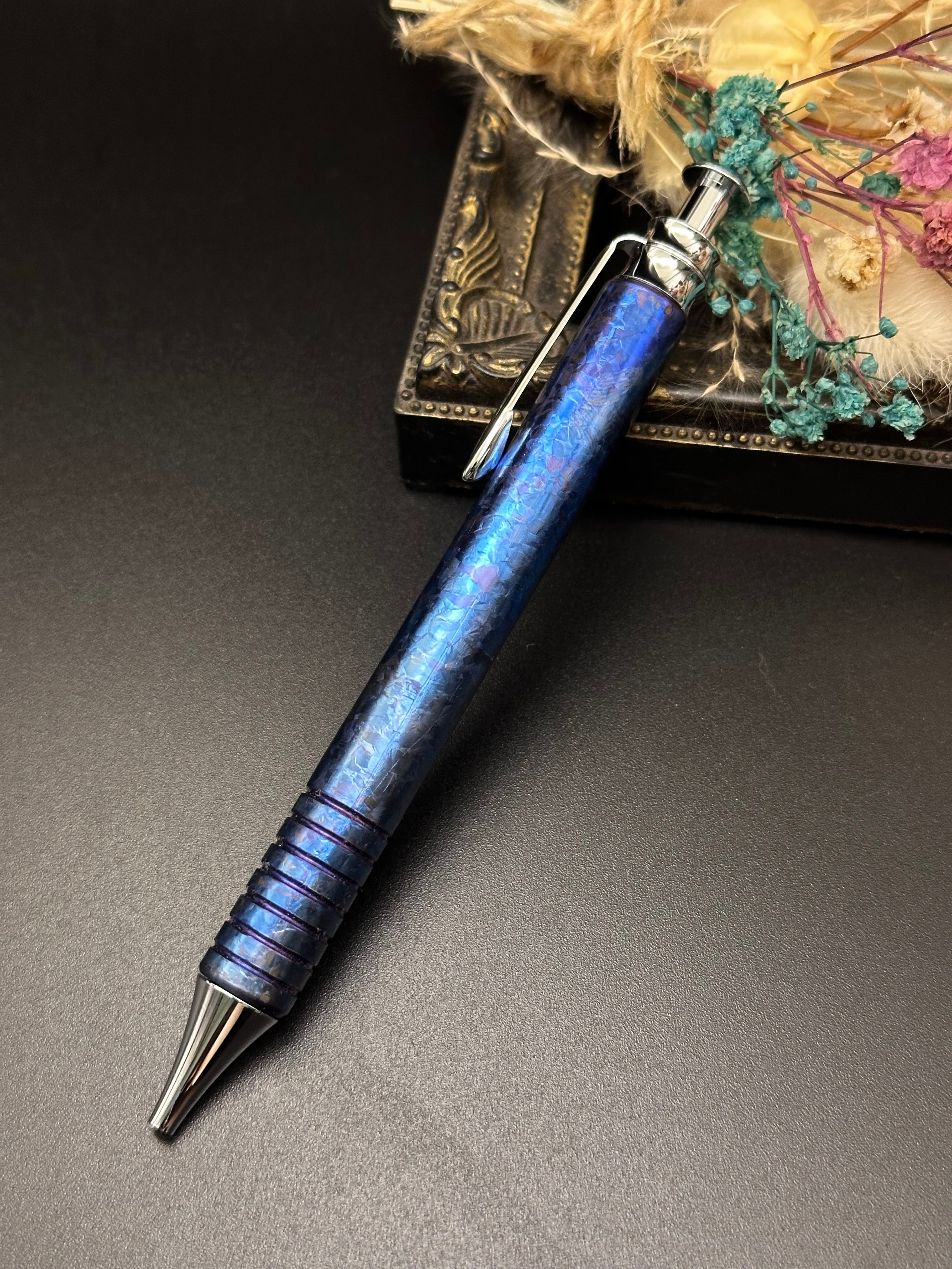 Flamberg 陽極酸化ネオンカラー 細軸フルチタン シャープペン 結晶化チタン(陽極酸化)/細軸ペン(オリジナル金具) | Flamberg