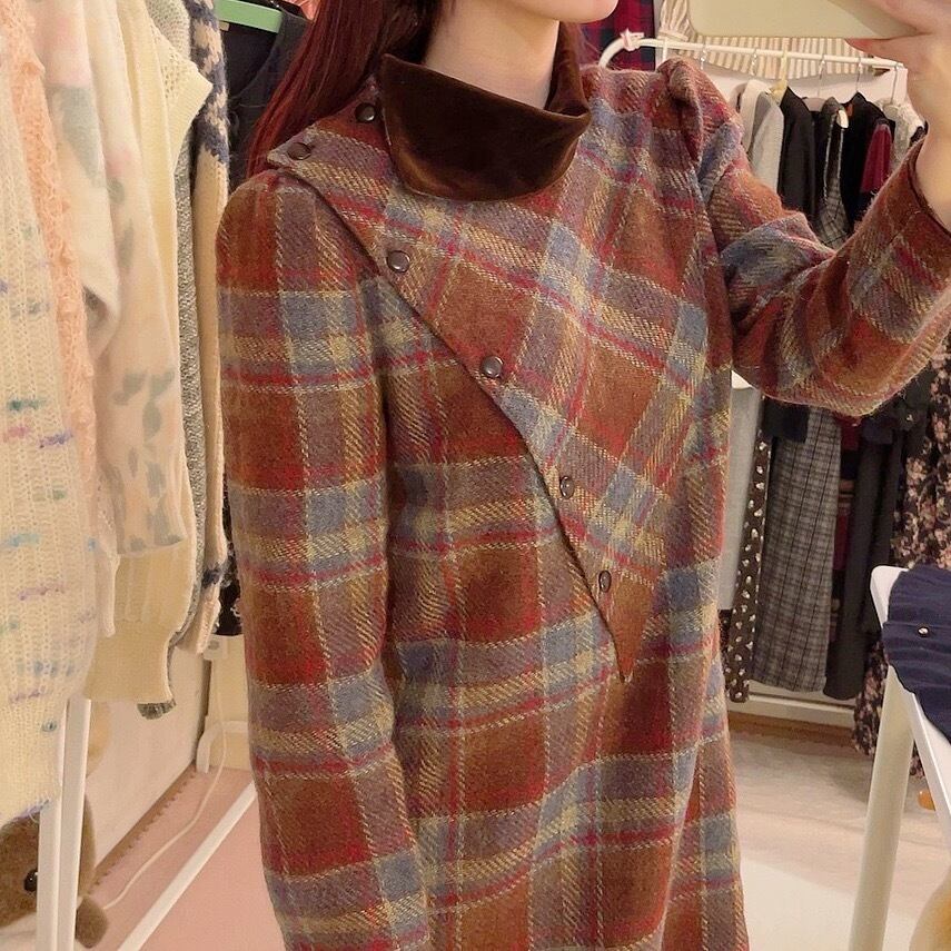brown velours collar triangle check one-piece
