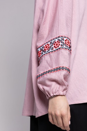 ウクライナ刺繍ヴィシヴァンカ　手刺繍　ボヘミアンリネン　レディース・フリーサイズ