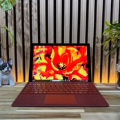 ☘希少ブラックレッド‼️Surface Pro7+☘️タッチパネル☘️メモリ8GB☘️SSD256GB☘️11世代☘️2in1☘️ノートパソコン