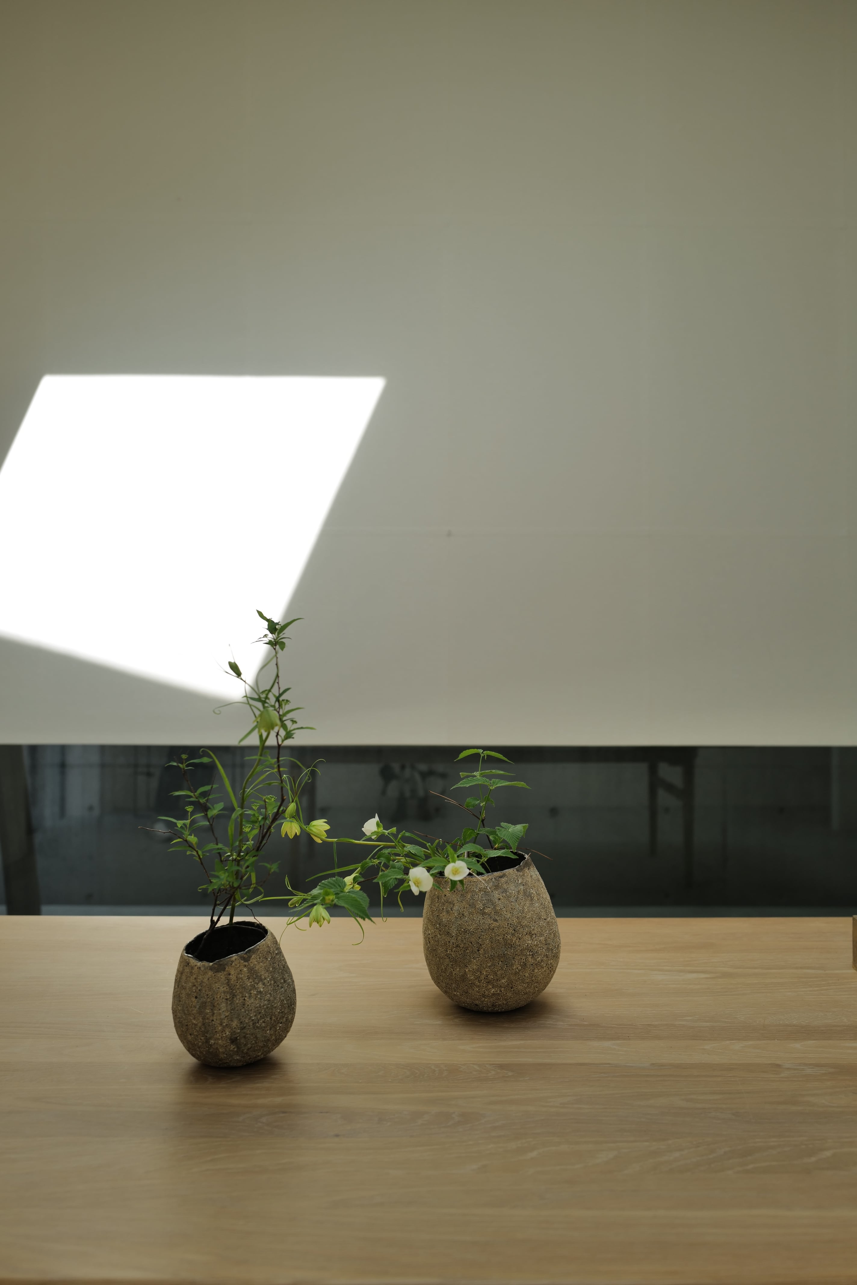 村上躍　花器　白灰化粧花器 村上 躍 82. 白灰化粧花器 | 陶屋なづな