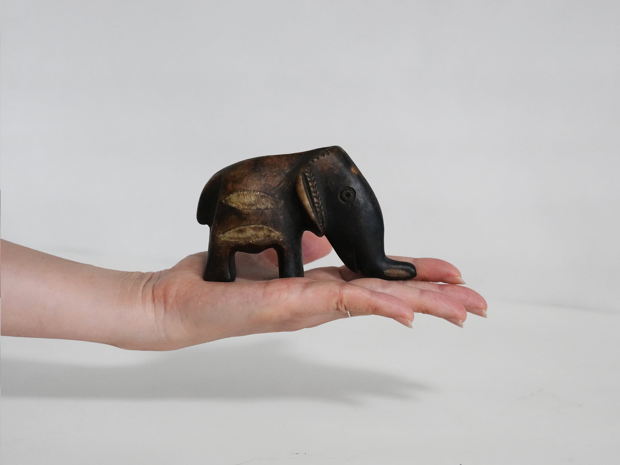 【sold out】モロッコ 天然石 象の置物(サハラ砂漠)