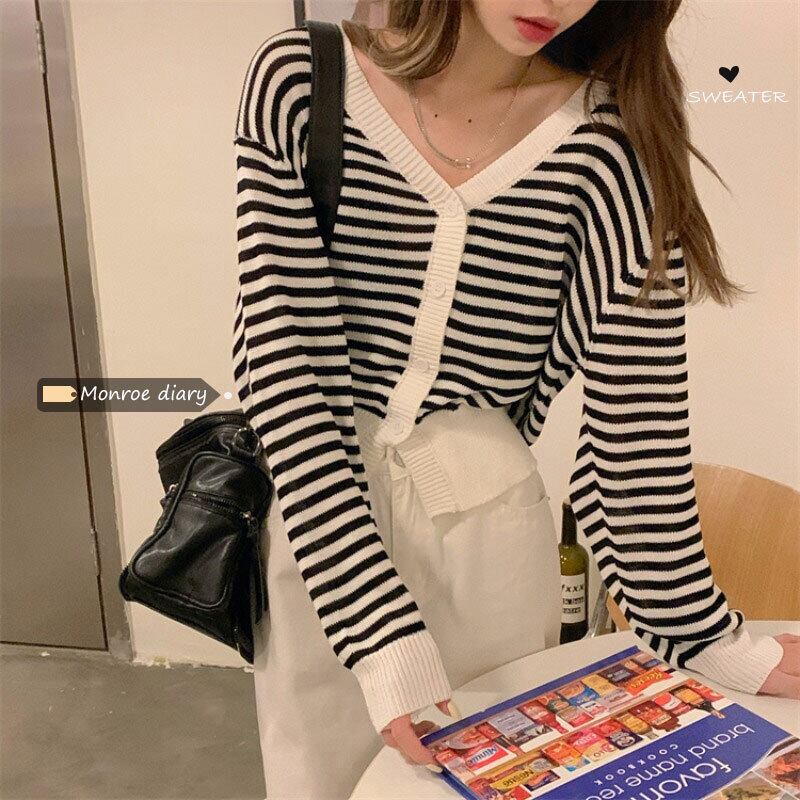 スタイルストライプVネックニットカーディガンオータム薄手セーター コート クロップドトップス ロング 秋物 モンロー76780006463
