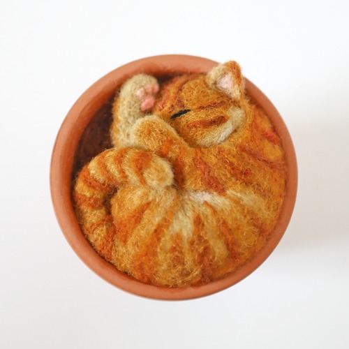 鉢植え猫　No.4(茶トラ)