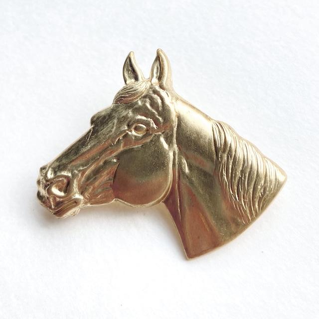 Brass charm brooch - M Horse head O-10