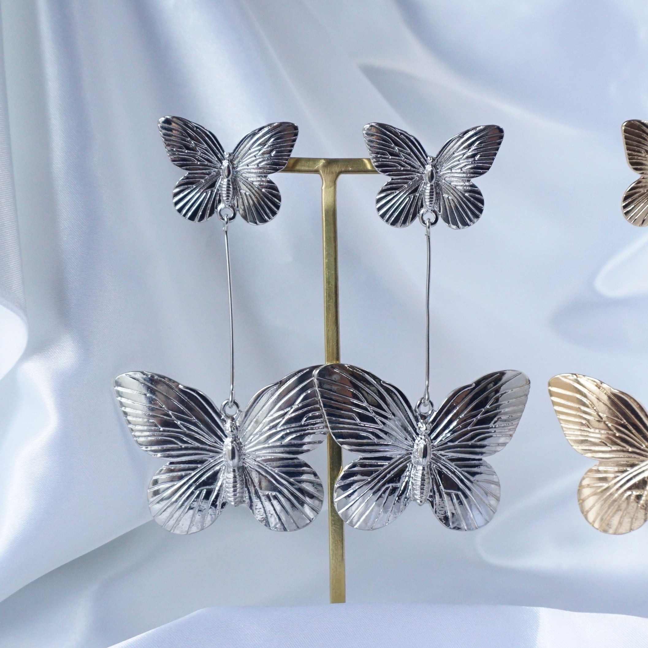 リアル蝶 ピアス(樹脂変更可) スカイブルー バタフライ 神秘的