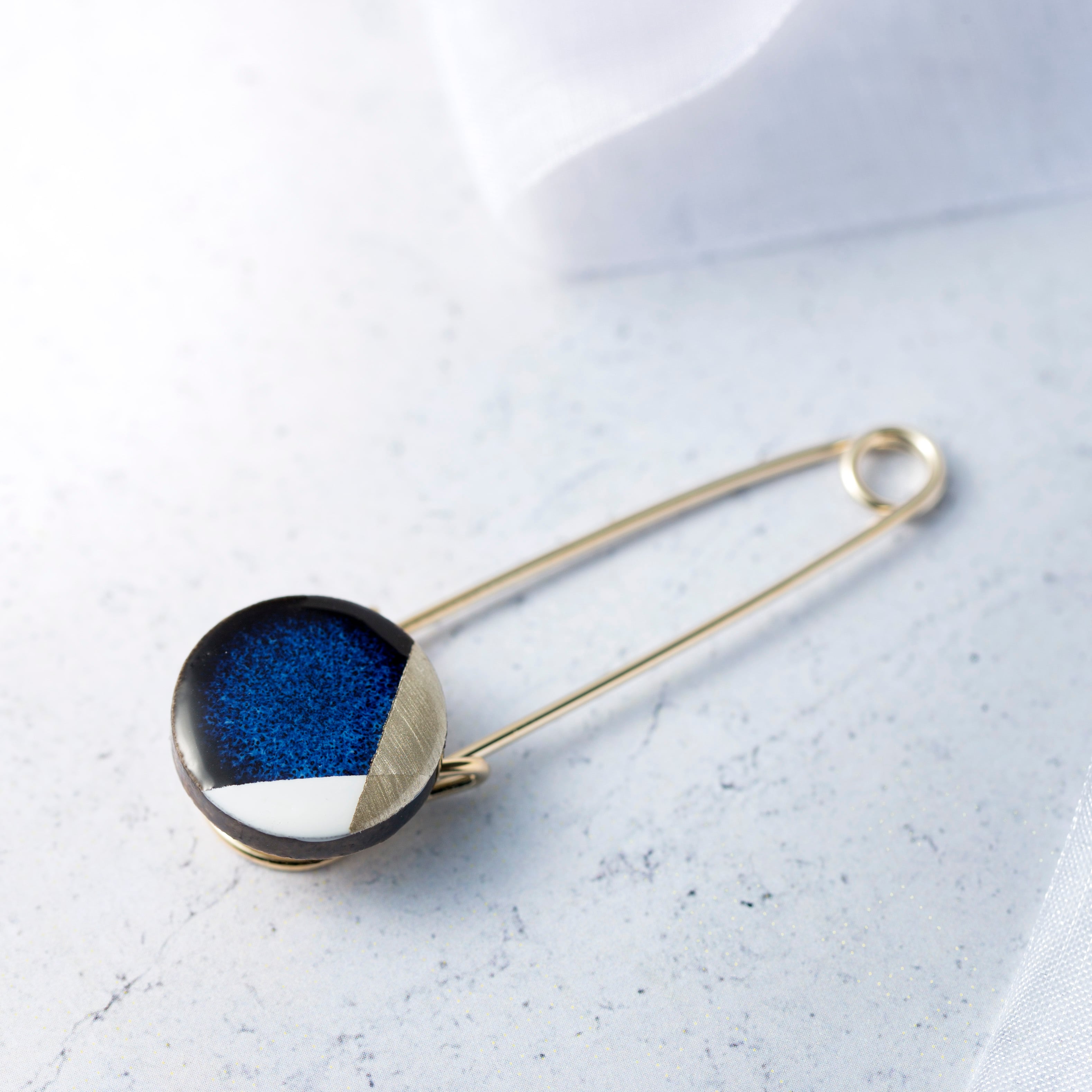 美濃焼陶器 モダン ピンブローチ｜藍 | MIKELO（ミケロ）｜陶器