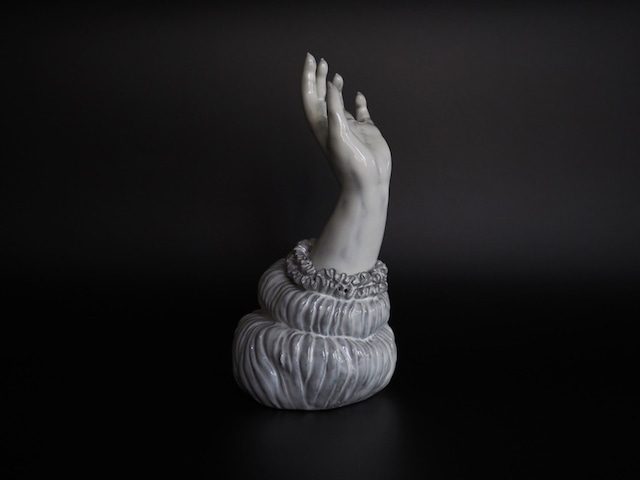 Etrange petite piece 401  手のオブジェ Ⅵ