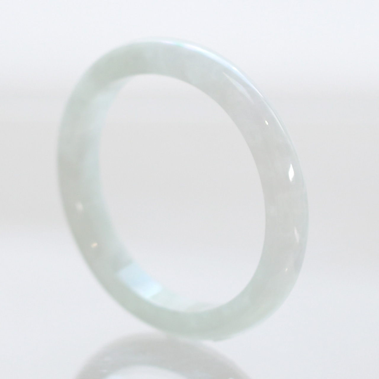 【内径 51.9×47.5mm】透明感が美しい楕円形バングル guifei A貨翡翠 jd_bg1308