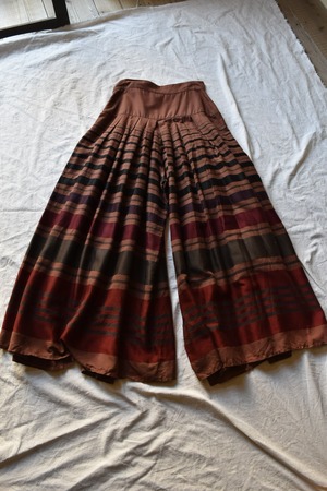 Complex Pleats Border Wide Pants
