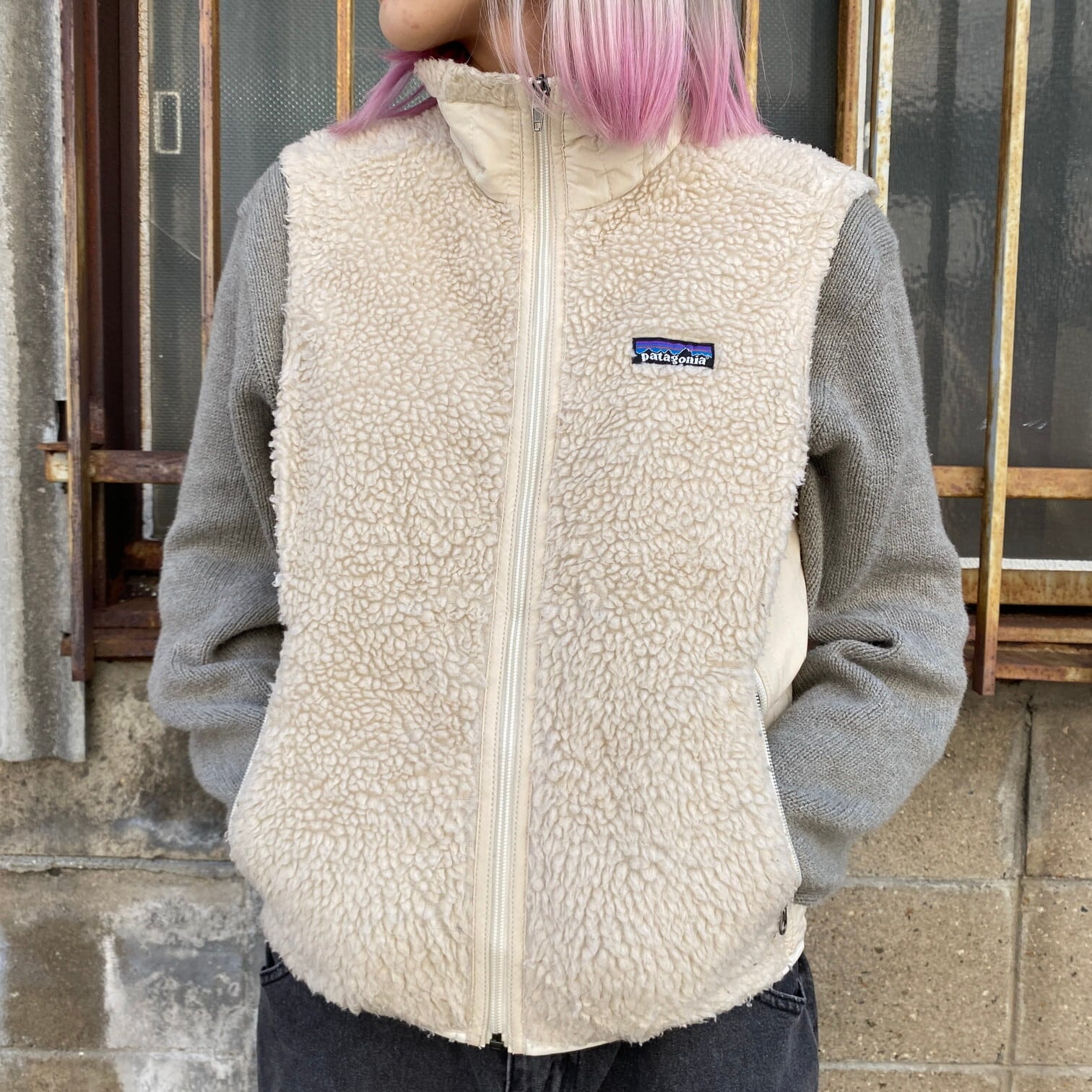 美品 patagonia 小さから フリースベスト ベージュ (M) 22-11-74 