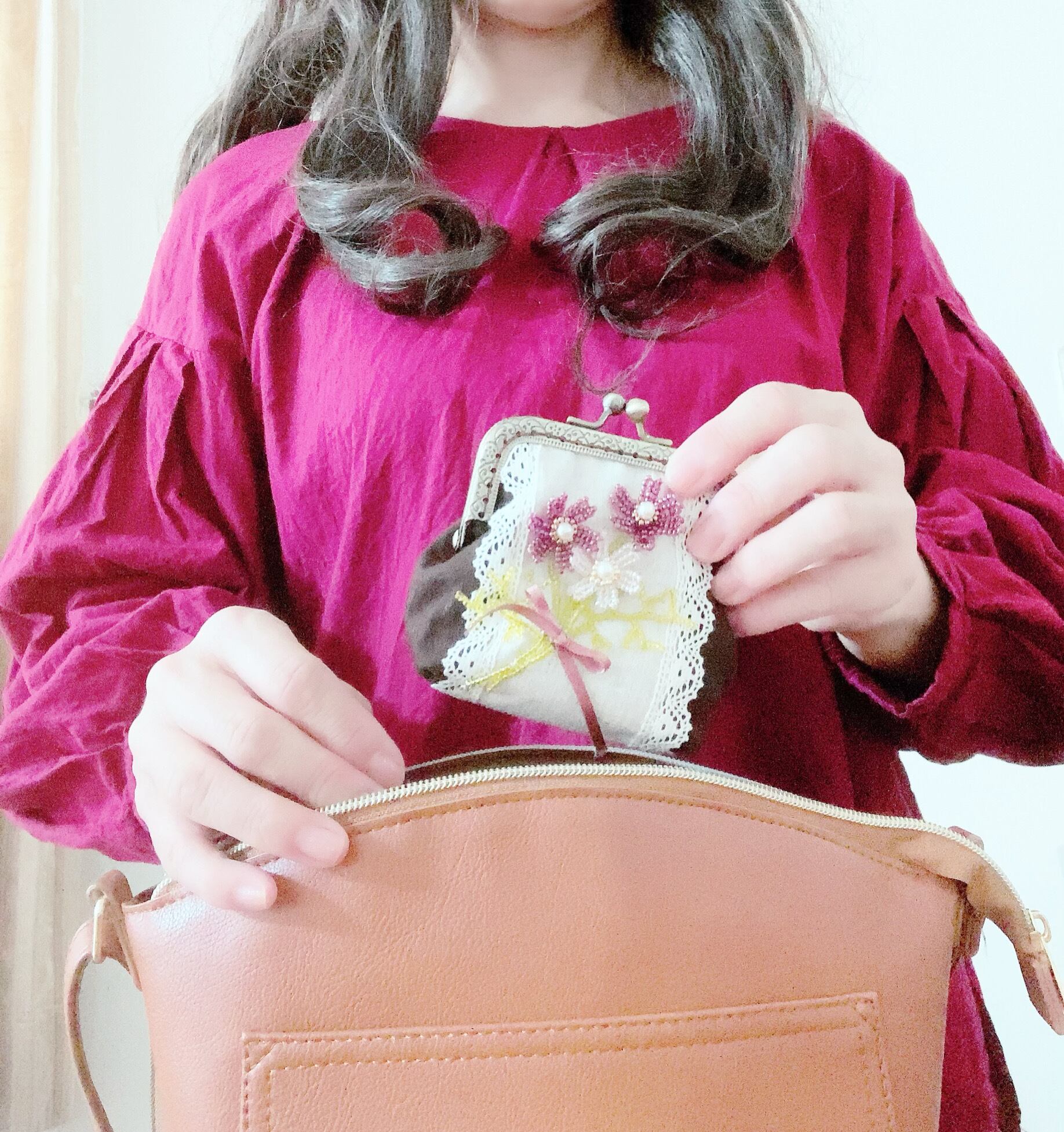 コスモスのビーズ刺繍がま口ポーチ | うさのひみつきち