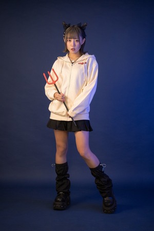 ∴ ひとりじめ zip hoodie / cream